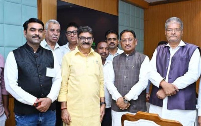 सेनानी परिवारों के सम्मान से सुदृढ़ होंगे राष्ट्रीय मूल्य: मुख्यमंत्री साय ने कहा—बलिदान की विरासत को जन-जन तक पहुंचाना हम सबका दायित्व