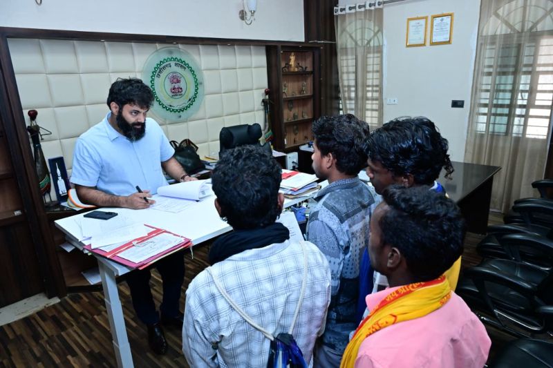 जनदर्शन में कलेक्टर रोहित व्यास ने सुनी जनता की आवाज: 28 आवेदनों पर त्वरित कार्रवाई के निर्देश, समयबद्ध और पारदर्शी समाधान पर जोर