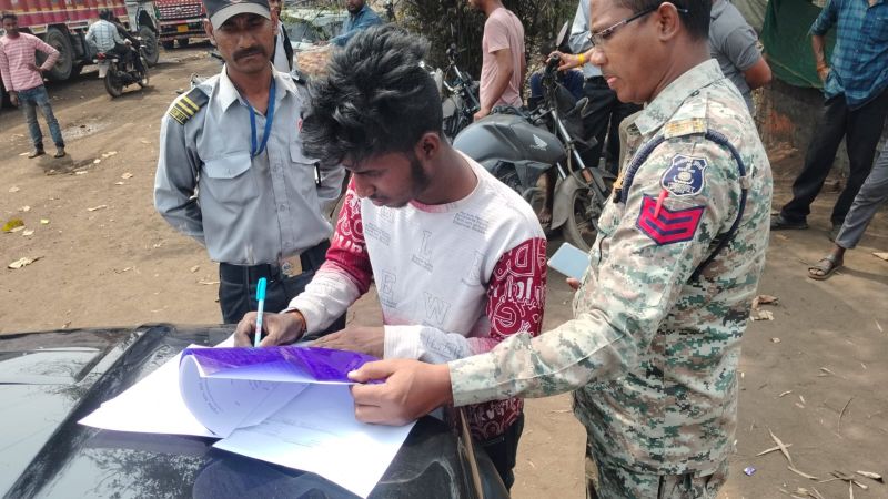 “ऑपरेशन प्रहार” का असर : हाईवे से प्लांट तक फैला अवैध नेटवर्क बेनकाब—ट्रकों में भरकर चल रहा था काला कारोबार ! 24 घंटे में 48 टन अवैध स्क्रैप जब्त, तीन बड़ी कार्रवाई.