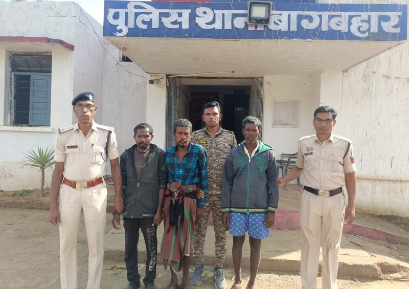 ऑपरेशन शंखनाद में जशपुर पुलिस की बड़ी सफलता : जंगल के रास्ते हो रही गौ तस्करी नाकाम, बागबहार पुलिस ने दिखाई तत्परता,12 गौ-वंश मुक्त, तीन तस्कर गिरफ्तार कर भेजे गये न्यायिक रिमांड पर जेल.