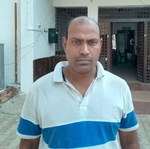 सोशल मीडिया पर उजागर हुई क्रूरता: अंबुजा प्लांट में नाबालिग से मारपीट का मामला, आरोपी गार्ड को देर रात ही दबोचा—अन्य आरोपियों की तलाश जारी