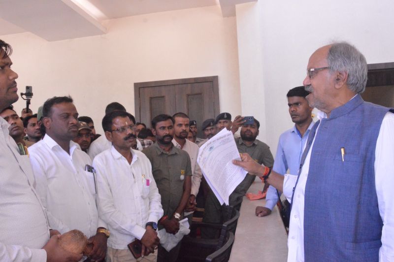 श्रमिकों के हितों से समझौता नहीं’: जंगल सफारी में टेंडर प्रक्रिया पर उठे सवाल, कर्मचारियों ने सौंपा ज्ञापन—बृजमोहन अग्रवाल ने पुनर्विचार और रोजगार सुरक्षा का दिया भरोसा