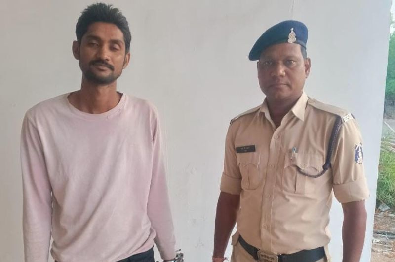 चरित्र पर शक बना जानलेवा: पति ने पत्नी पर पेट्रोल डालकर आग लगाने की कोशिश की, फरार आरोपी दबोचा—गुंडा बदमाश का निकला आपराधिक इतिहास