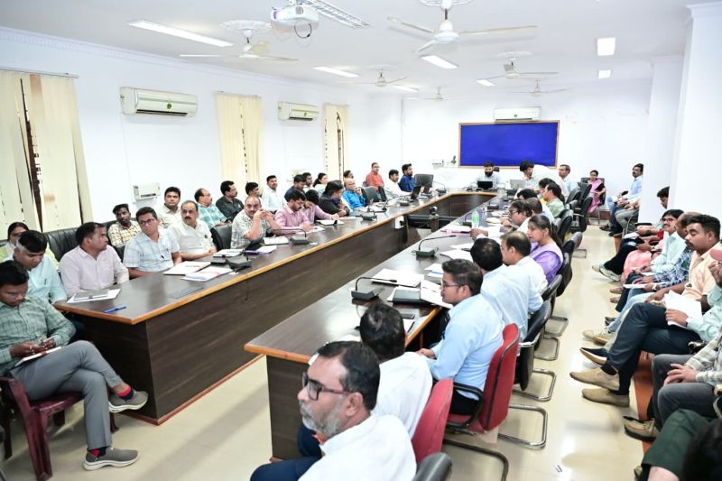 जशपुर में प्रशासनिक सख्ती: कलेक्टर रोहित व्यास के निर्देश—iGOT पोर्टल पर अनिवार्य पंजीयन, 3 कोर्स पूरा करना होगा जरूरी; ई-ऑफिस और स्मार्ट मीटर पर भी फोकस