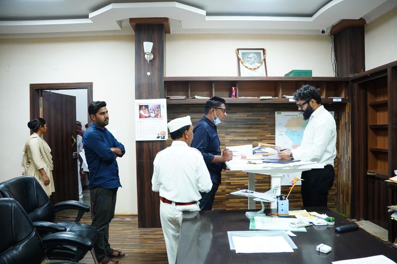 जशपुर में जनदर्शन बना समाधान का सशक्त मंच, कलेक्टर ने अधिकारियों को दी कड़ी हिदायत!आम नागरिकों की समस्याओं पर तुरंत संज्ञान, हर आवेदन के त्वरित और गुणवत्तापूर्ण निराकरण का निर्देश—अब जनता को नहीं करना पड़ेगा इंतजार