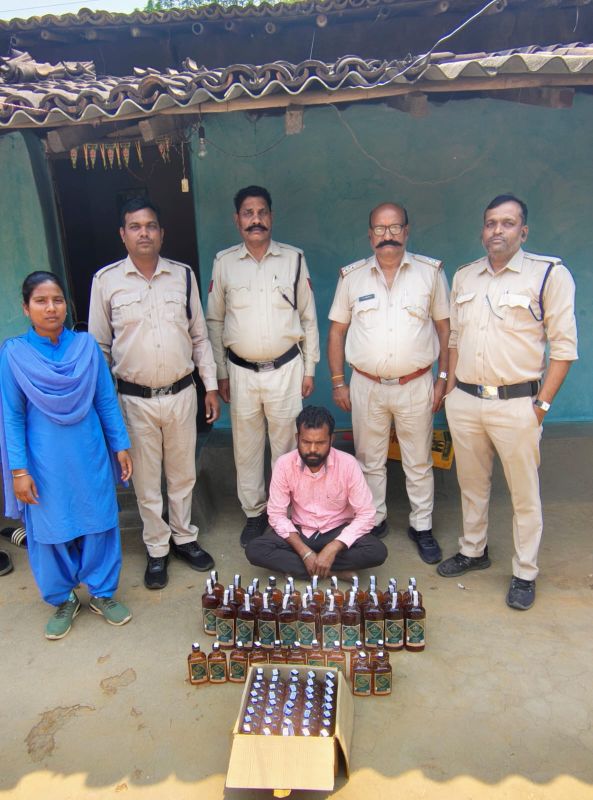 जशपुर कलेक्टर के निर्देश पर ताबड़तोड़ कार्रवाई: पत्थलगांव क्षेत्र में अवैध शराब कारोबार पर शिकंजा, 30 लीटर से अधिक मदिरा के साथ आरोपी जेल भेजा गया