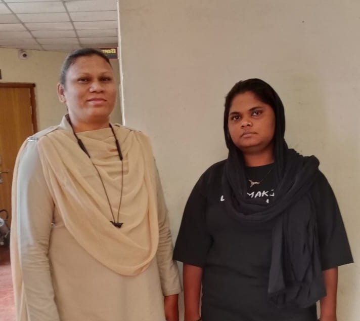 सूखे नशे पर पुलिस का बड़ा प्रहार: 23 वर्षीय महिला गिरफ्तार, छोटे-छोटे पैकेट बनाकर बेच रही थी गांजा—पूरे सप्लाई नेटवर्क की जांच तेज