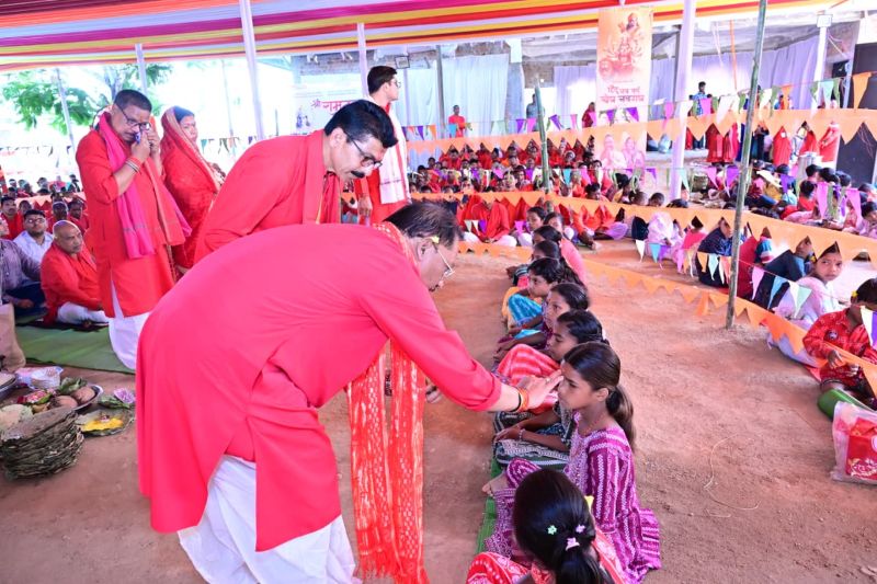 चैत्र नवरात्रि और रामनवमी के पावन संगम पर बगिया में उमड़ी आस्था की लहर, विष्णुदेव साय ने मां दुर्गा की पूजा कर नव कन्याओं को कराया भोजन