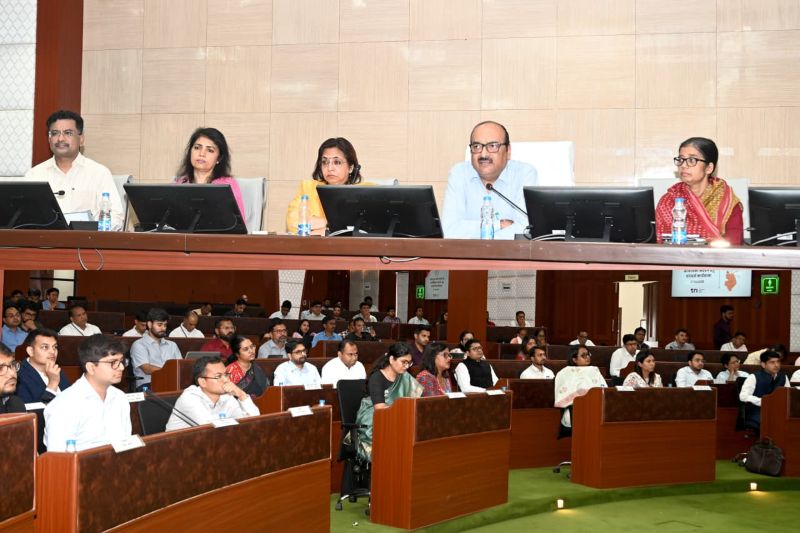 छत्तीसगढ़ में बदलाव की बड़ी पहल: विकास शील की अगुवाई में रणनीति तय, नक्सल प्रभावित जिलों में आजीविका क्रांति लाकर हजारों परिवारों को मुख्यधारा से जोड़ने की तैयारी