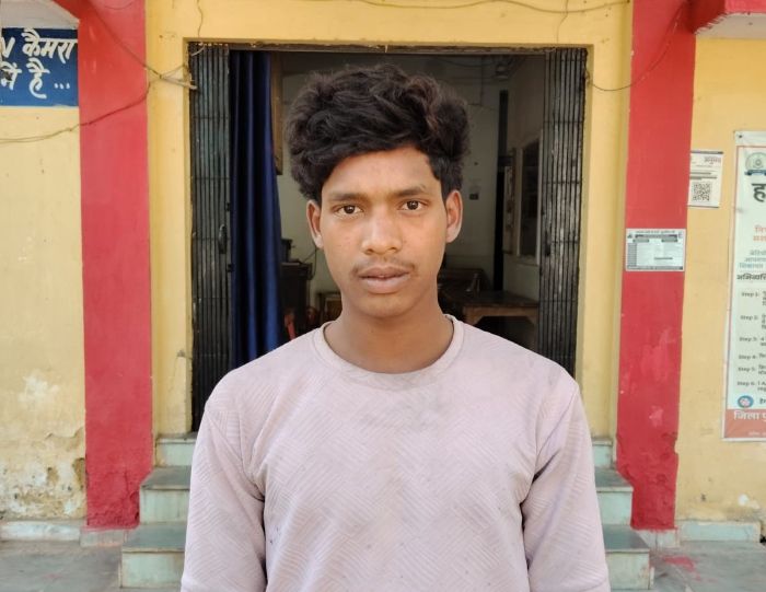 सड़क पर तलवार लहराकर दहशत फैलाने वाला युवक गिरफ्तार: जांजगीर-चांपा के पामगढ़ में पुलिस की त्वरित कार्रवाई, आरोपी से धारदार हथियार बरामद