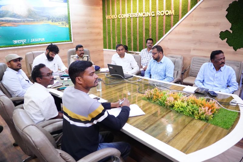 जशपुर प्रशासन अलर्ट मोड में: आपूर्ति व्यवस्था दुरुस्त, कालाबाजारी पर नजर; शिकायत के लिए जिला व राज्य स्तर पर कंट्रोल रूम सक्रिय, नागरिकों से सतर्क रहने की अपील