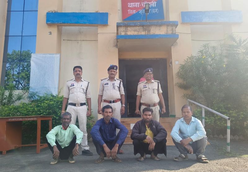 नकली सोने से ठगी का खेल खत्म : असली सैंपल दिखाकर नकली सोना थमाया, लाखों की रकम बरामद, सूरजपुर पुलिस ने ठगी गिरोह का किया भंडाफोड़, चार आरोपी गिरफ्तार.