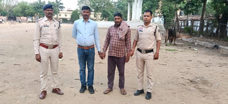 अंबिकापुर में पशु क्रूरता का भंडाफोड़ : पिक-अप में ठूंसकर रात के अंधेरे में बुचड़खाने ले जाए जा रहे थे 4 मवेशी, विधि से संघर्षरत बालक समेत दो आरोपी गिरफ्तार.