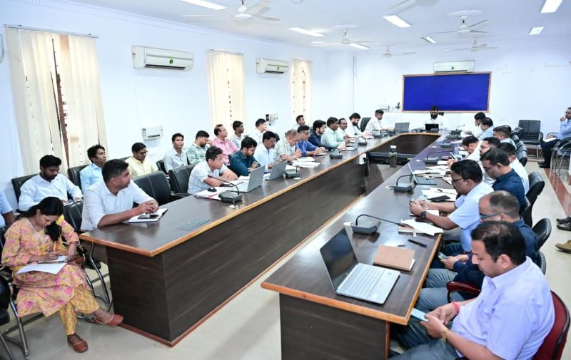 ग्राम पंचायत योजनाओं पर प्रशासन की पैनी नजर: कलेक्टर रोहित व्यास ने गुणवत्ता, पारदर्शिता और डिजिटल रिकॉर्ड (अपार आईडी) पर दिया विशेष जोर