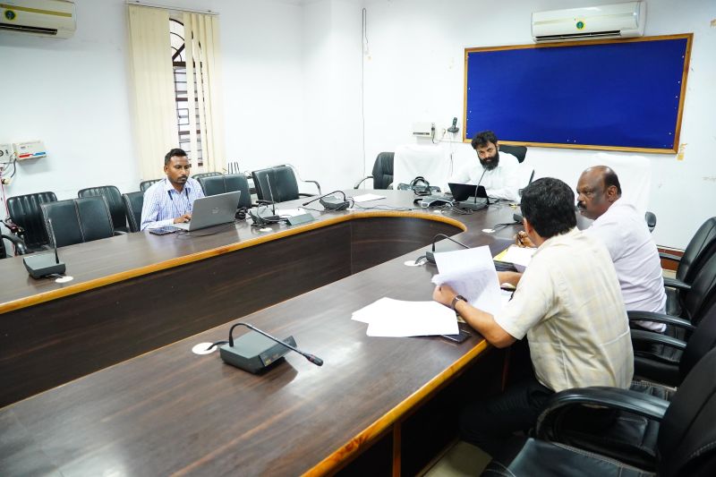 निर्माण कार्यों में लापरवाही नहीं होगी बर्दाश्त: कलेक्टर रोहित व्यास ने सड़क, पुल-पुलिया परियोजनाओं की प्रगति पर कसा शिकंजा, समयबद्ध और उच्च गुणवत्ता से काम पूरा करने के निर्देश