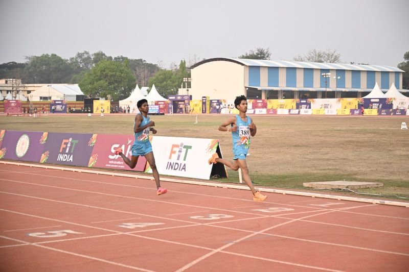 गरीबी और चुनौतियों से जंग जीतता धावक: बिना कोच के खुद सीखा, उधार के जूतों में दौड़कर सूरज माशी ने खेलो इंडिया ट्राइबल गेम्स में जीता सिल्वर