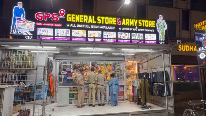 अवैध चाकू बिक्री पर पुलिस का शिकंजा : धारदार हथियारों का अवैध कारोबार बेनकाब, 8 बटनदार चाकू बरामद, रायपुर में आरोपी गिरफ्तार.