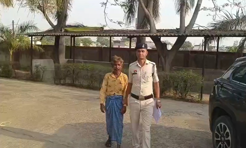 घरेलू विवाद ने ली जान : पुलिस की सख्त कार्रवाई, हथियार बरामद, सरगुजा में चचेरे भाई की हत्या करने वाला आरोपी गिरफ्तार कर न्यायालय में किया गया प्रस्तुत.