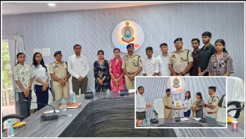जशपुर पुलिस का ऐतिहासिक कदम: DIG डॉ. लाल उमेद सिंह ने मेधावी विद्यार्थियों को किया सम्मानित, टॉप-10 छात्रों से की वन-टू-वन करियर चर्चा—माता-पिता भी हुए भावुक, पुलिस ने प्रतिभा को दी नई उड़ान