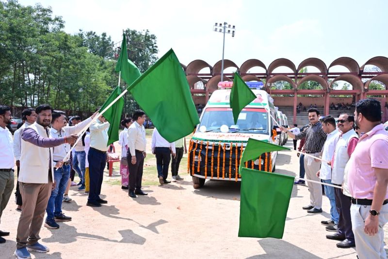 जशपुर में स्वास्थ्य सेवाओं की ऐतिहासिक छलांग: मुख्यमंत्री विष्णुदेव साय की पहल पर 23 संजीवनी 108 एम्बुलेंस की सौगात, दूरस्थ क्षेत्रों तक अब मिनटों में पहुंचेगी जीवनरक्षक सुविधा