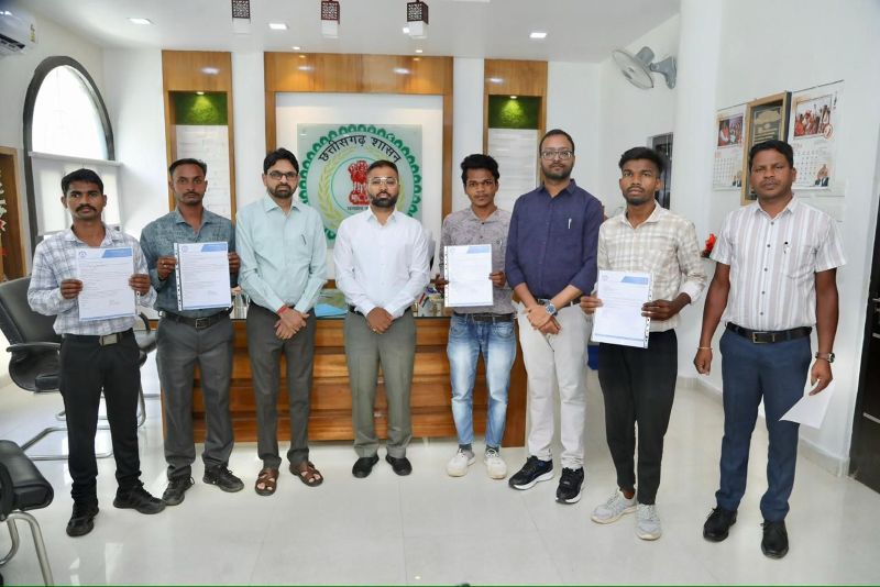 विशेष लेख – बदलती बस्तर की तस्वीर: हथियार छोड़ हुनर अपनाने वालों को कांकेर में नई पहचान, नियुक्ति पत्र के साथ मिली सम्मानजनक जिंदगी