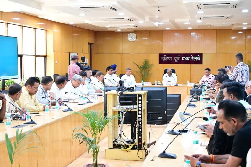 रेलवे में विकास और नवाचार की रफ्तार तेज: दक्षिण पूर्व मध्य रेलवे ने राजस्व, सुरक्षा, डिजिटल पहल और इंफ्रास्ट्रक्चर में बनाया नया रिकॉर्ड