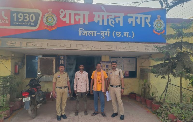 ड्रग्स का काला खेल बेनकाब : दुर्ग पुलिस का बड़ा एक्शन, खंडहर के पास चल रहा था सौदा, नशीली दवाइयों की अवैध बिक्री करते दो आरोपी गिरफ्तार कर न्यायालय में किया गया प्रस्तुत.