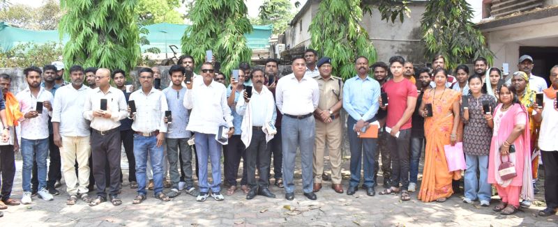 पुलिस की बड़ी कार्रवाई : तीन साल से गुम मोबाइलों का खुलासा ! दुर्ग पुलिस ने एक झटके में बरामद किए लाखों के 205 फोन, मोबाइल चोरी करने वालों में हड़कंप ! चेहरों पर लौटी मुस्कान.