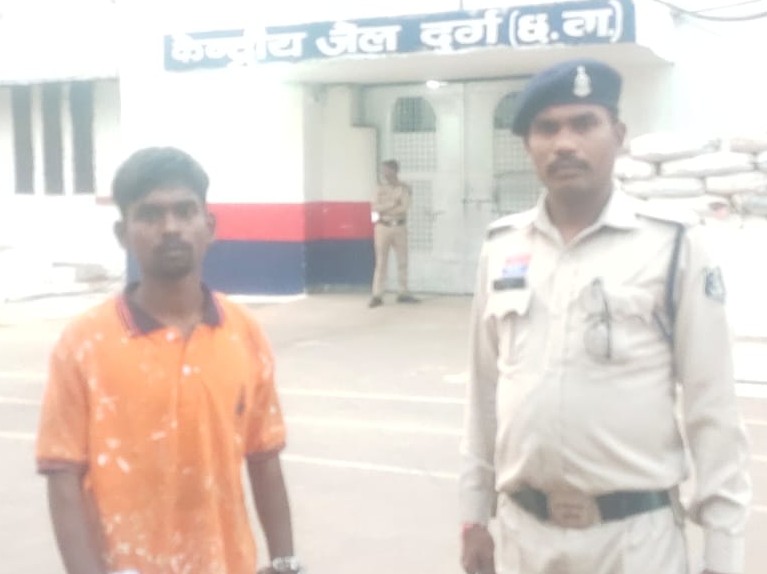 नेहरू नगर में आधी रात का हमला: सिगरेट मांगने पर विवाद, युवक ने धारदार हथियार से दो लोगों को किया घायल, घेराबंदी कर आरोपी गिरफ्तार