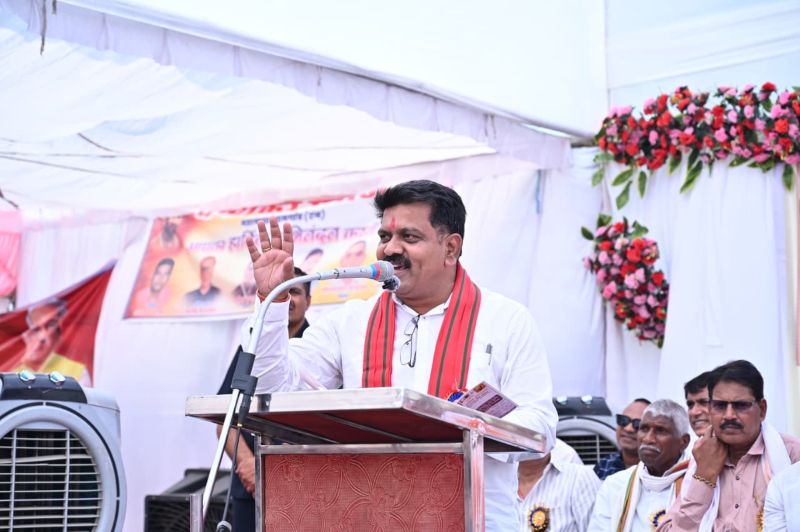 जामगांव में कुर्मी समाज का भव्य अधिवेशन: उपमुख्यमंत्री विजय शर्मा ने गिनाए समाज के गौरवशाली योगदान, डोम शेड, मंच निर्माण और 12 लाख की सौगात की घोषणा