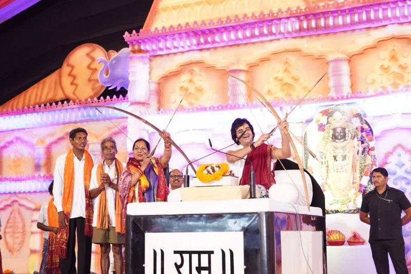 राम कथा का प्रभाव दिखा: कुनकुरी में संत चिन्मयानंद बापू के सान्निध्य में धर्मांतरण कर चुके परिवारों ने की घर वापसी, श्रद्धा और भक्ति से सराबोर हुआ माहौल