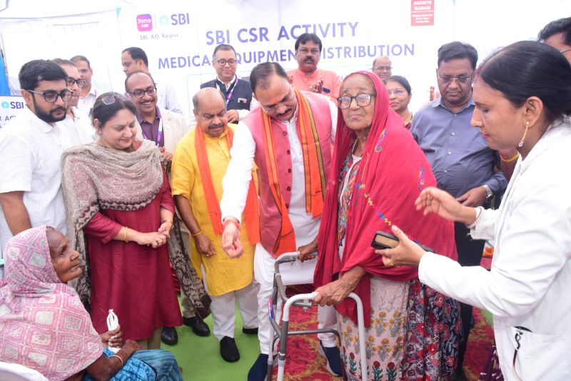 सरकार का स्वास्थ्य पर फोकस: रायपुर में 2250 आधुनिक चिकित्सा उपकरणों का वितरण, मरीजों को मिलेगा बेहतर इलाज