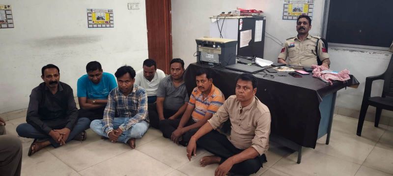 ऑपरेशन अंकुश का असर : मोबाइल से सट्टा, मैदान में जुआ—रायगढ़ पुलिस का डबल एक्शन, सट्टा-जुआ पर बड़ी कार्रवाई, 9 आरोपी गिरफ्तार.