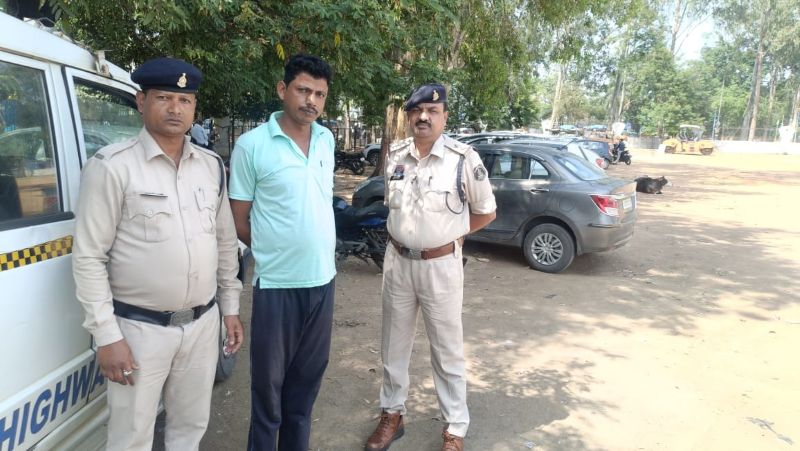 गांजा तस्करी पर पुलिस का बड़ा प्रहार : इंड टू इंड एक्शन, चार आरोपी के बाद अब सप्लायर भी पुलिस के शिकंजे में, उड़ीसा से मुख्य सप्लायर गिरफ्तार कर न्यायालय के समक्ष किया गया पेश.