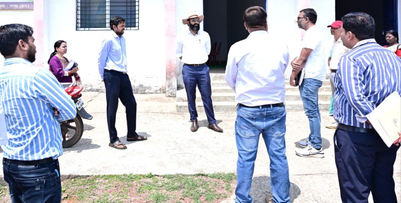 घोलेंगे गोठान में रोजगार का नया रास्ता: जशपुर कलेक्टर ने महिलाओं के लिए कपड़ा फैक्ट्री खोलने की योजना का लिया जायजा, सभी आवश्यक सुविधाएं सुनिश्चित करने के निर्देश