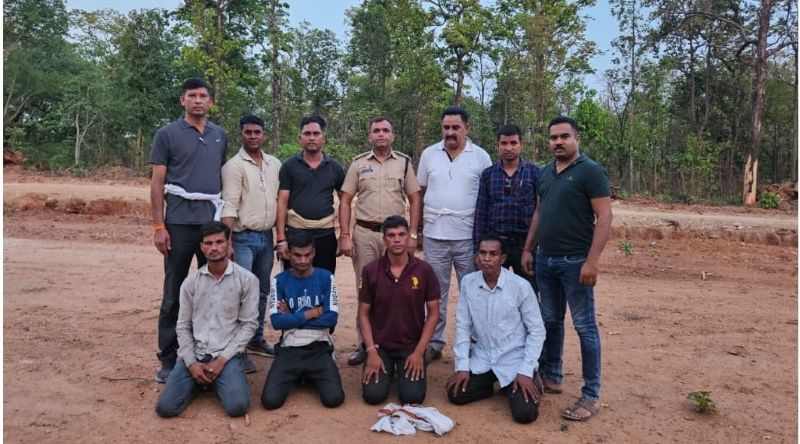 गैंगरेप मामले में पीड़िता को मिला न्याय : दरिंदगी के बाद नेपाल भाग रहे थे आरोपी, फरार आरोपी जंगल से पकड़े गए, कोर्ट ने सुनाई चारों आरोपियों को 50,000-50,000 रुपये के अर्थदंड सहित 20-20 साल की कड़ी सजा.