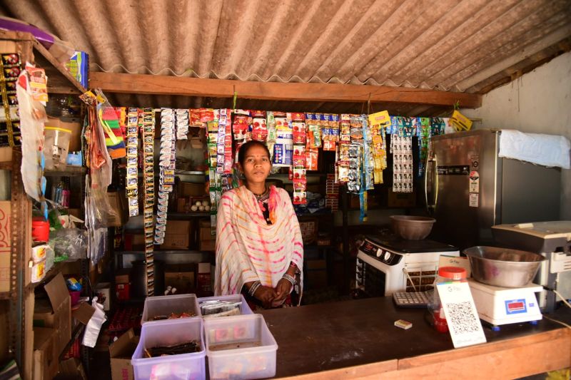 आजीविका मिशन से बदली किस्मत: कोंडागांव की रमशीला कश्यप बनीं आत्मनिर्भरता की मिसाल, किराना दुकान से हर माह 25 हजार की आय