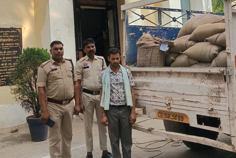 नाकाबंदी में बड़ा खुलासा: 30 क्विंटल चावल से भरी पिकअप जब्त, बिना दस्तावेज परिवहन पर चक्रधरनगर पुलिस की सख्त कार्रवाई