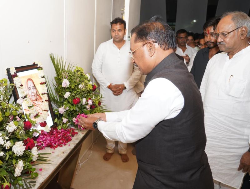 रायपुर में श्रद्धांजलि सभा: विष्णु देव साय ने स्व. प्रेमलता अग्रवाल के निधन पर व्यक्त की गहरी संवेदना, आत्मा की शांति के लिए की प्रार्थना