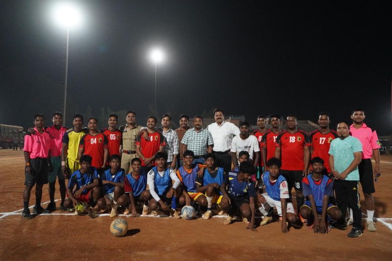 वीर शहीदों को खेलों के माध्यम से नमन: नारायणपुर में डीआरजी स्मृति रात्रिकालीन फुटबॉल प्रतियोगिता का भव्य आगाज़, युवाओं में जोश और देशभक्ति का संगम