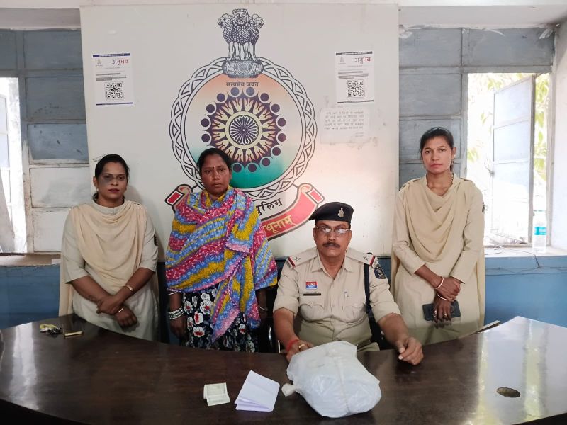 1933 पर एक कॉल और खुला नशे का काला कारोबार: भिलाई में महिला गांजा तस्कर गिरफ्तार, 1 किलो से अधिक मादक पदार्थ बरामद—पुलिस की त्वरित कार्रवाई से मचा हड़कंप