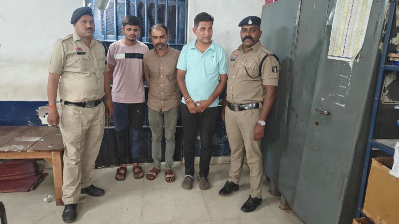 IPL मैच बना सट्टेबाजों का अड्डा: दुर्ग में चेन्नई बनाम दिल्ली मुकाबले पर लग रहा था लाखों का दांव, पुलिस ने दबिश देकर 3 आरोपियों को रंगे हाथों पकड़ा