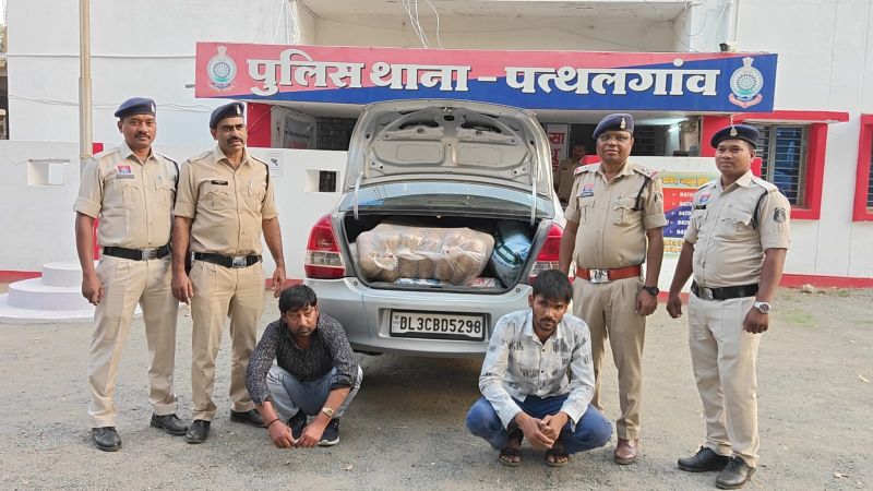 ऑपरेशन आघात में बड़ा खुलासा! 112 किलो गांजा के साथ भाग रही कार नाले में फंसी, जशपुर-रायगढ़ पुलिस ने फिल्मी अंदाज़ में तस्करों को दबोचा—56 लाख का माल जब्त