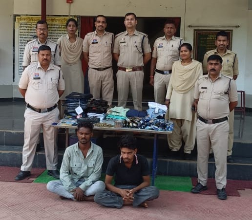 सूरजपुर पुलिस का बड़ा खुलासा : दुकान का ताला तोड़कर चोरी करने वाले दबोचे गए, ₹93 हजार का माल बरामद, किराना दुकान चोरी के दो आरोपी गिरफ्तार.