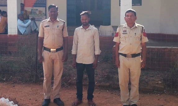 जशपुर पुलिस की बड़ी कार्रवाई : शादी का झांसा देकर वर्षों तक शोषण, प्रेम के नाम पर धोखा देने वाला आरोपी गिरफ्तार कर भेजा गया जेल.