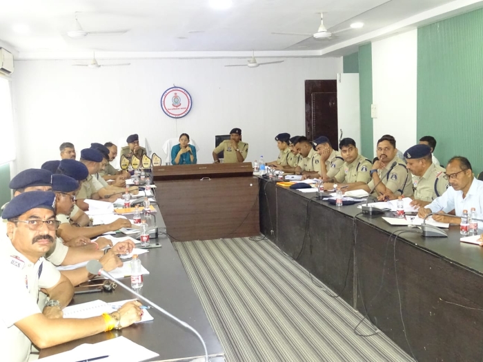 एसपी भावना गुप्ता की अपराध समीक्षा बैठक : समीक्षा बैठक में दिए गए अहम निर्देश, बलौदाबाजार में पुलिसिंग होगी और मजबूत, कानून-व्यवस्था, सड़क सुरक्षा और पुलिसिंग सुधार पर बड़ा फोकस.