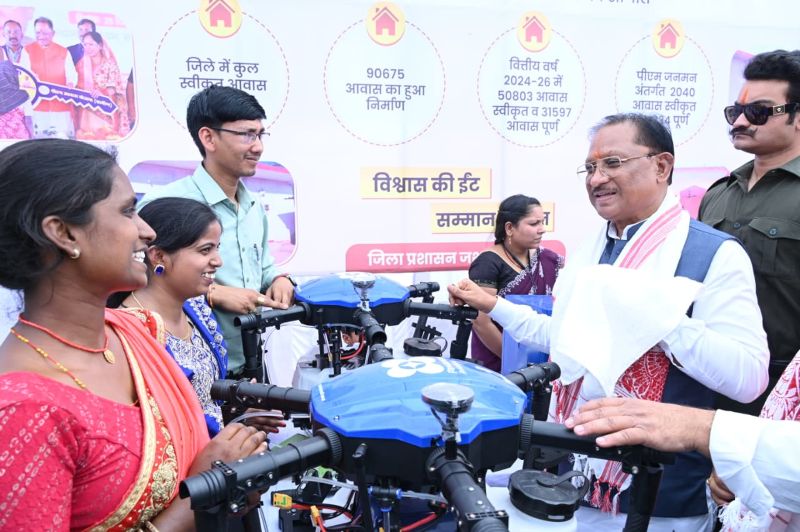 ‘लखपति दीदी’ से ‘ड्रोन दीदी’ तक: विष्णुदेव साय और विजय शर्मा की पहल से जशपुर की महिलाएं बनेंगी टेक-स्मार्ट, ड्रोन तकनीक से खेती में आएगी क्रांति और आर्थिक उन्नति