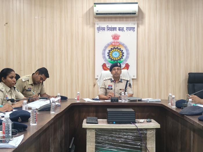 रायगढ़ में एसएसपी की सख्ती : अपराध नियंत्रण और ट्रैफिक सुधार के लिए तय हुआ नया एक्शन प्लान, कम्युनिटी पुलिसिंग से लेकर जीरो टॉलरेंस तक—क्राइम मीटिंग में एसएसपी के कड़े निर्देश