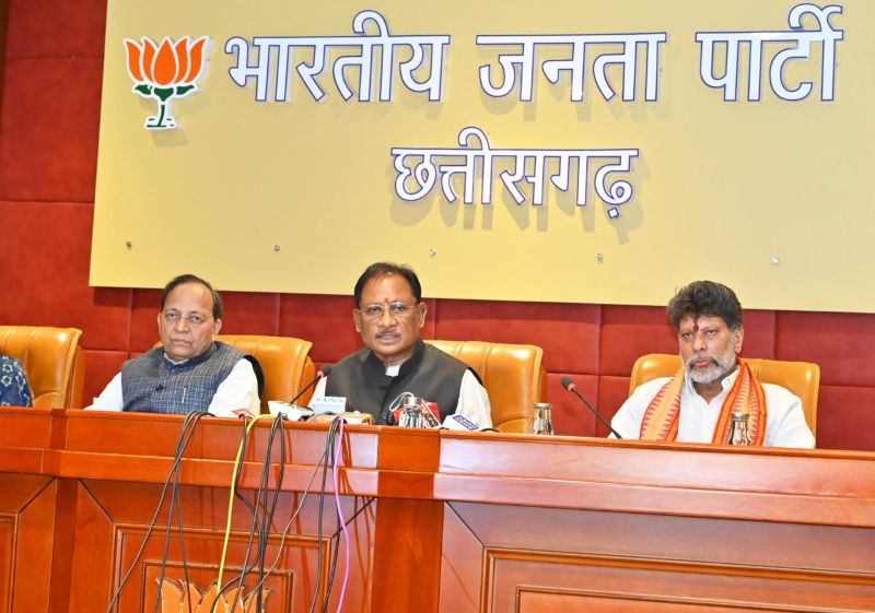 विष्णुदेव साय और अरुण सिंह का कांग्रेस पर हमला: ‘नारी शक्ति वंदन विधेयक रोककर महिलाओं के अधिकारों से किया विश्वासघात’, 33% आरक्षण दिलाने का दोहराया संकल्प