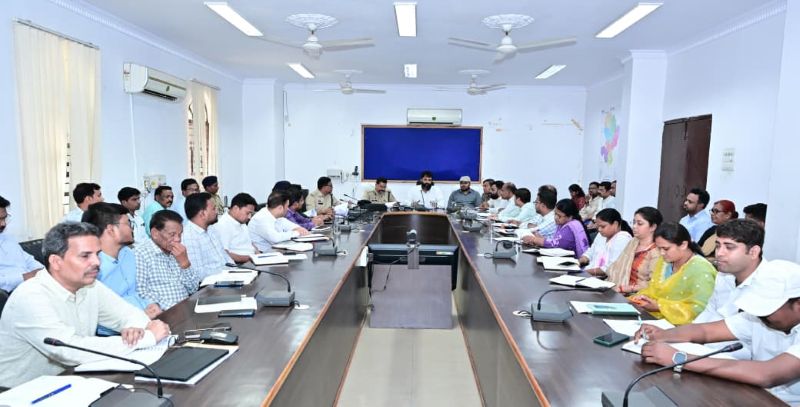 नशामुक्त जशपुर की बड़ी मुहिम: जशपुर में ड्रग्स-शराब के खिलाफ जीरो टॉलरेंस, मेडिकल स्टोर्स-ढाबों पर कड़ी जांच, नशेड़ी कर्मचारियों को अनिवार्य उपचार—जनभागीदारी से बनेगा बड़ा आंदोलन!